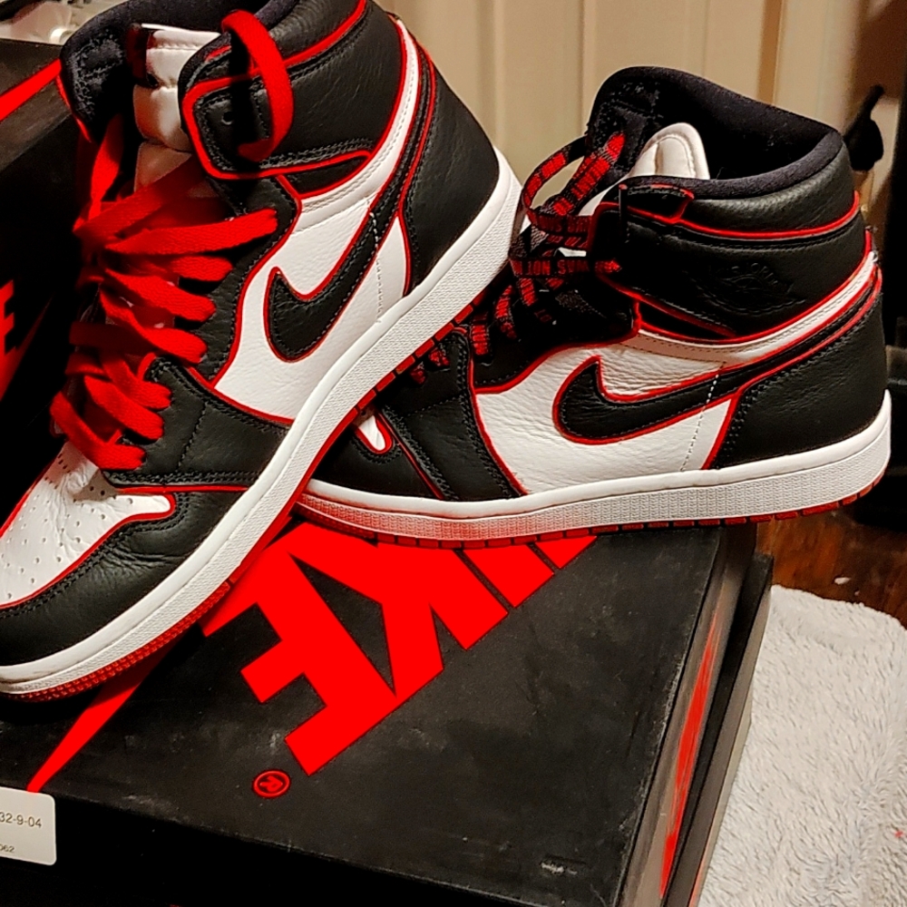 AIR JORDAN 1 RETRO HI OG BLOODLINES